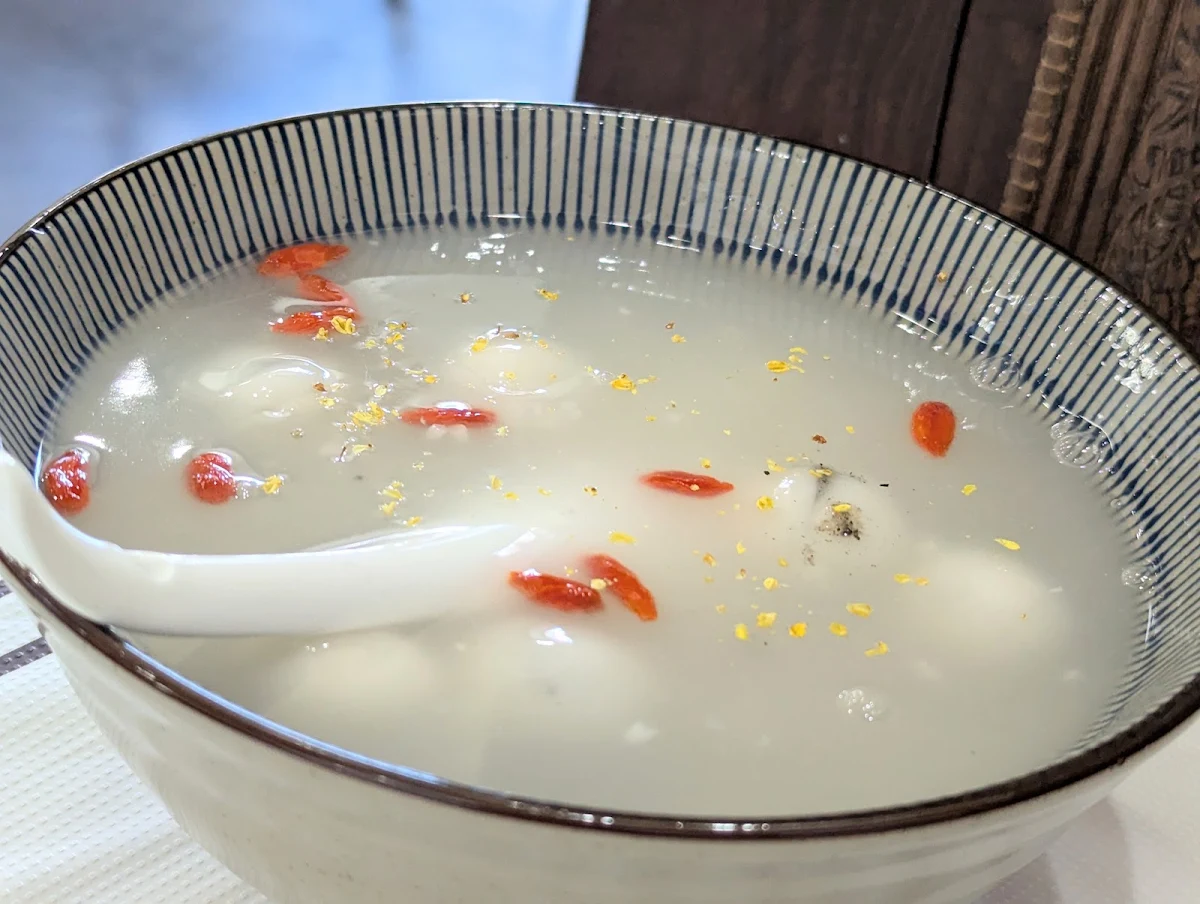 sweet rice wine soup with black sesame glutinous balls 桂花酒酿芝麻汤圆